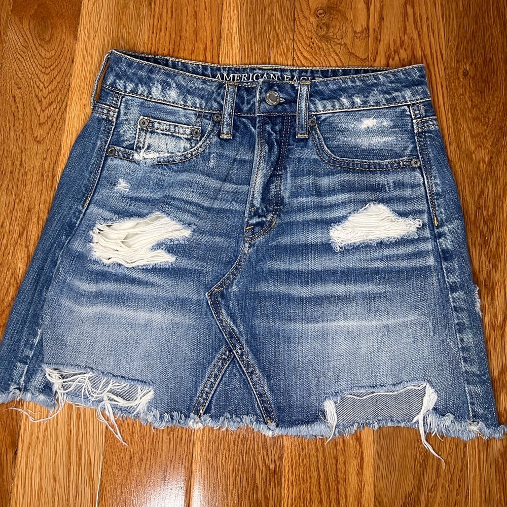 American eagle dark blue denim skirt with cute rips and pockets